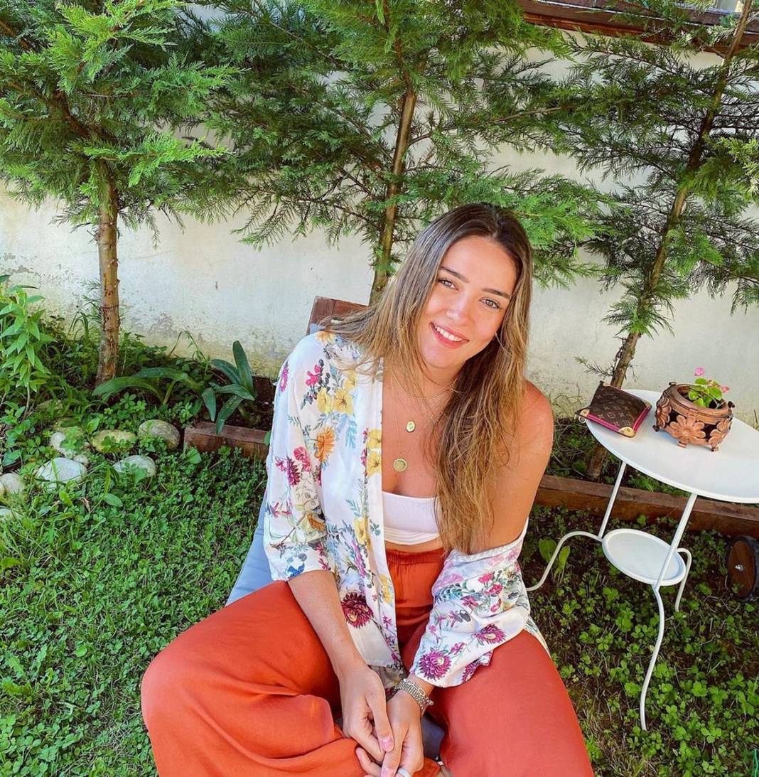 Zehra Güneş dekolteli fotoğraf paylaştı, sosyal medya yıkıldı! Yüz binlerce kez beğenildi, herkesi kendine hayran bıraktı 7